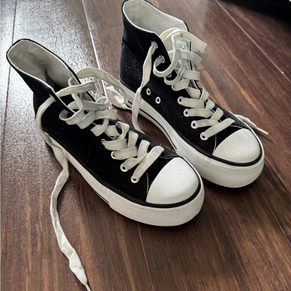 High-Top Black Canvas Sneakers Size 6/37